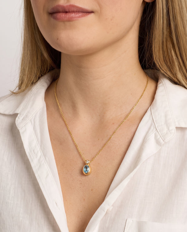 Teardrop halskæde i 14K guld med en diamant (0,10 ct) og blå månesten, 42 cm