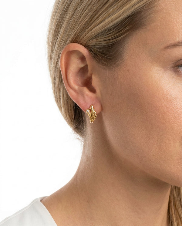 Organiske huggies i 18K guld med diamanter (0,05 ct), 1,5 cm