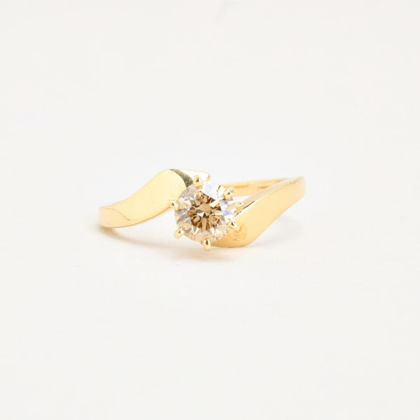 Tulip-set Solitairering i 14K guld med en champagnefarvet diamant (0,75 ct), Str. 55