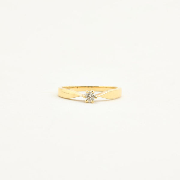 Klassisk solitairering i 14K guld med en diamant (0,10 ct), str 51