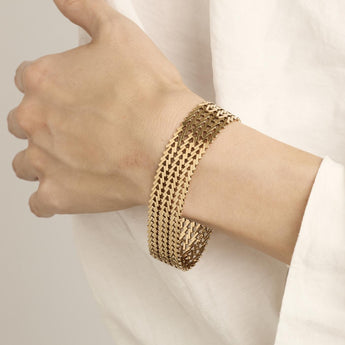 Modellen er 15-16 cm i størrelse