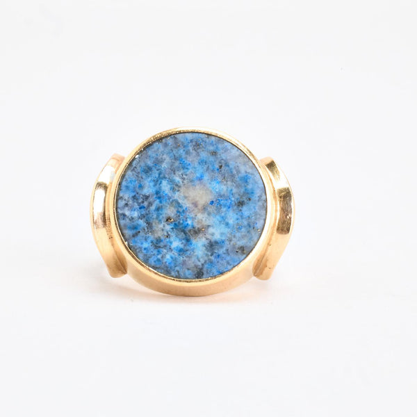 Antik signetring i 14K guld med en blå sten, str 61