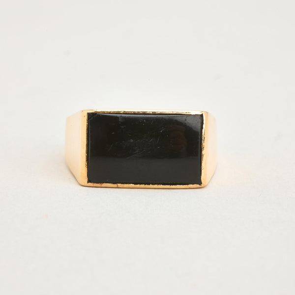 Signetring i 14K guld med en sort onyks, str 66