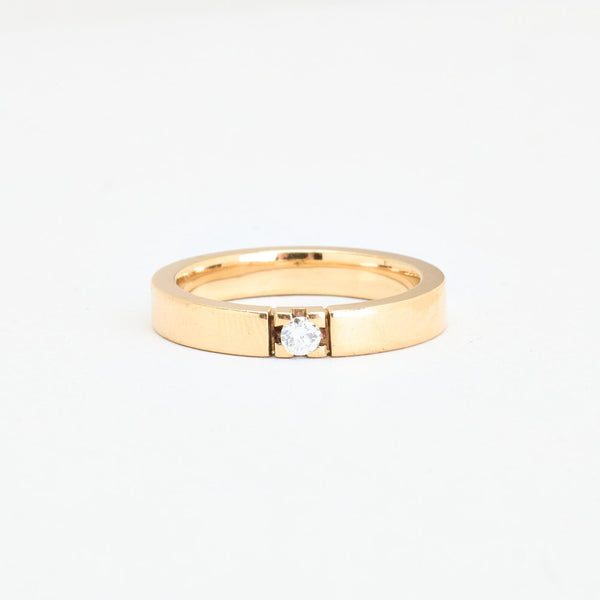 Alliancering i 14K guld med en diamant (0,10 ct), str 56