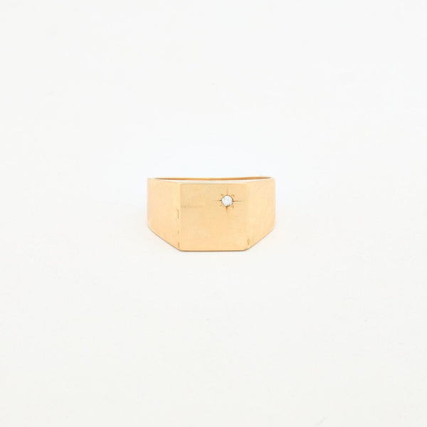 Signetring i 14K guld med en diamant (0,02 ct), str 62