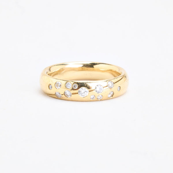 Vielsesring i 14K guld med stjernestøv af diamanter (0,12 ct), str 54