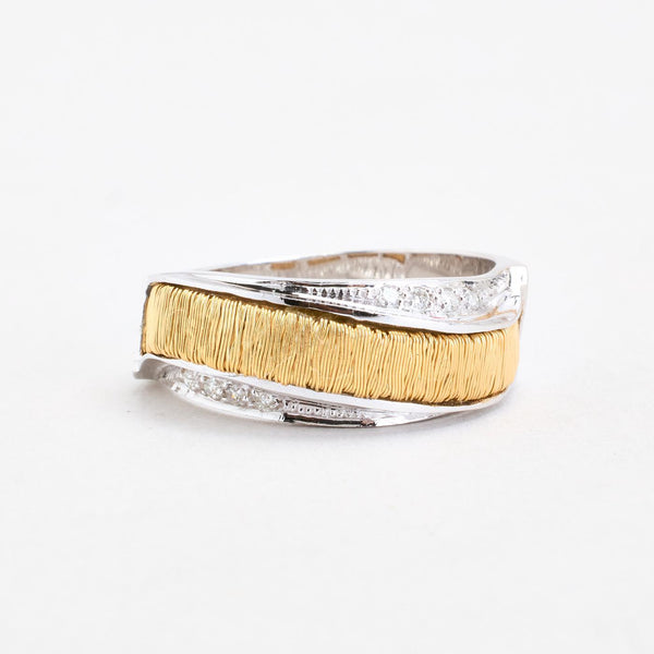 Matteret Crossoverring i 14K guld og hvidguld med diamanter (0,13 ct), str 56