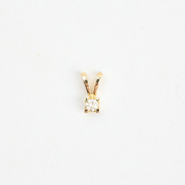 Klassisk solitaire vedhæng i 14K guld med en diamant (0,10 ct), 1 cm, 0,6 g