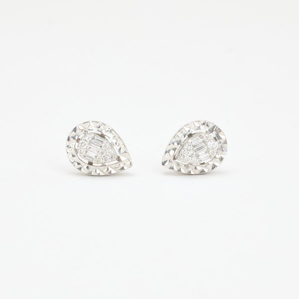 Øreringe med stik i 8K hvidguld med diamanter (0,25 ct), 1 cm