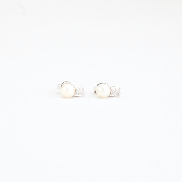 Pavé perle øreringe i 14K hvidguld med diamanter (0,02 ct), 0,8 cm