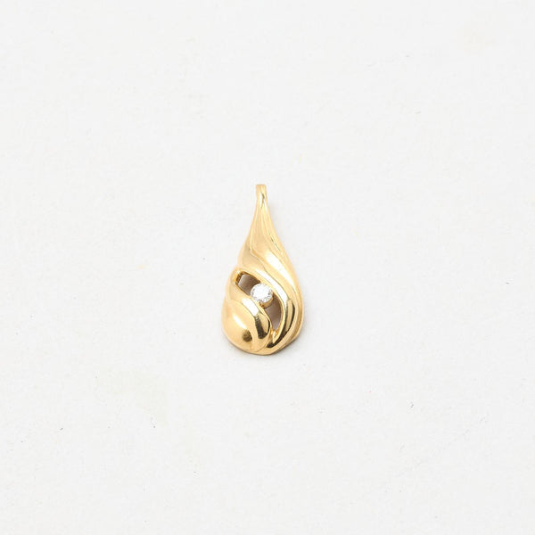 Dråbe vedhæng i 14K guld med en diamant (0,08 ct), 2,5 cm