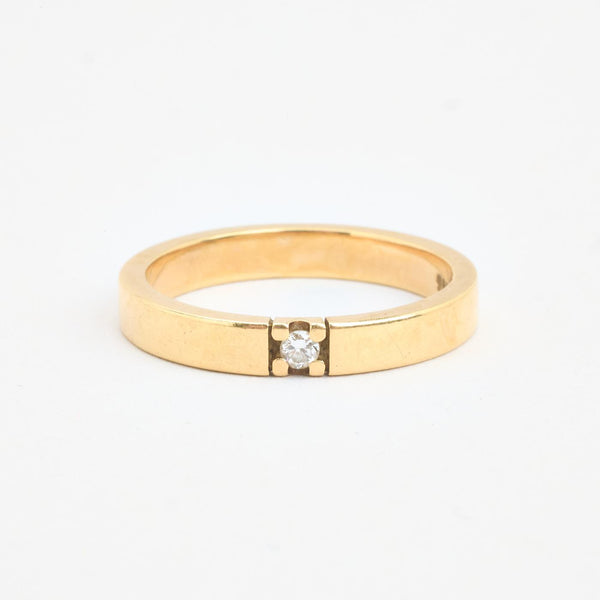 Alliancering i 14K guld med en diamant (0,05 ct), str 59