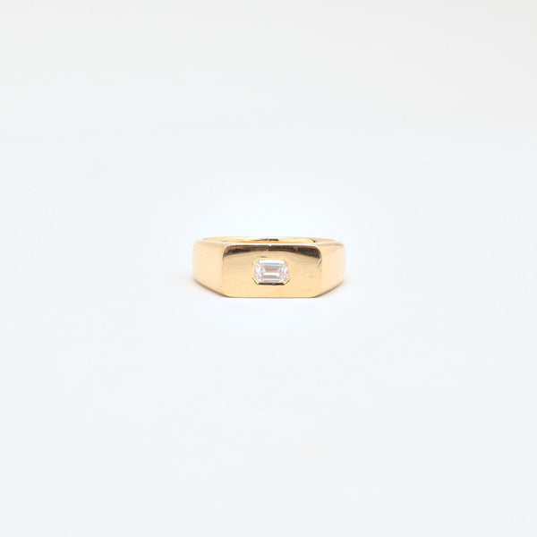 Signetring i 14K guld med en diamant (0,37 ct), str 63