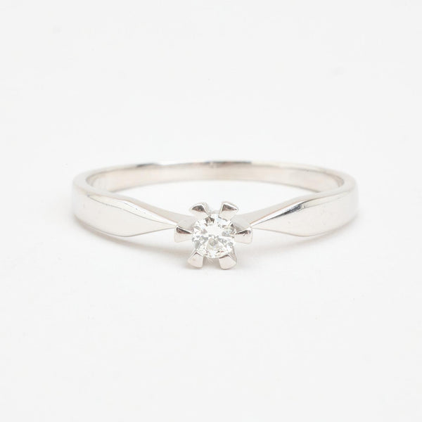 Klassisk Solitairering i 14K hvidguld med en diamant (0,10 ct), str 59
