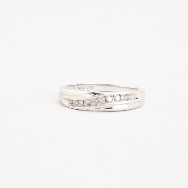 Crossoverring i 14K hvidguld med diamanter (0,08 ct), Str. 54