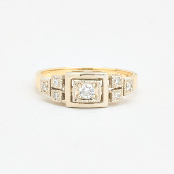 Geometrisk clusterring i 14K guld med  diamanter (0,12 ct), str 52