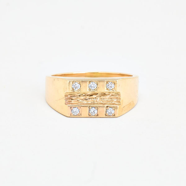 Organisk signetring i 8K guld med diamanter (0,19 ct), str 64