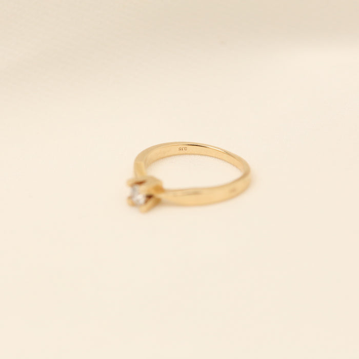 Ring med diamant (0.15 ct) i 14 karat str. 48