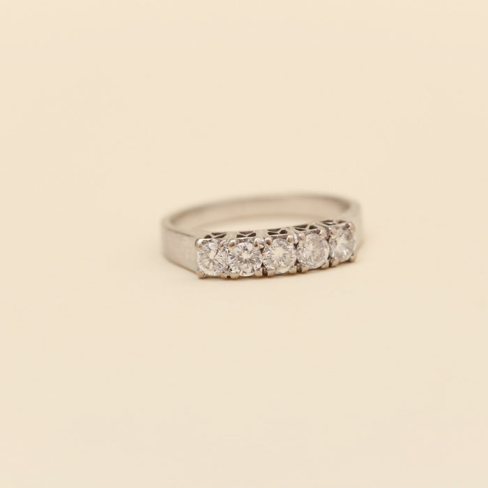 Ring i 14 karat med en hvid zirkon, str. 58