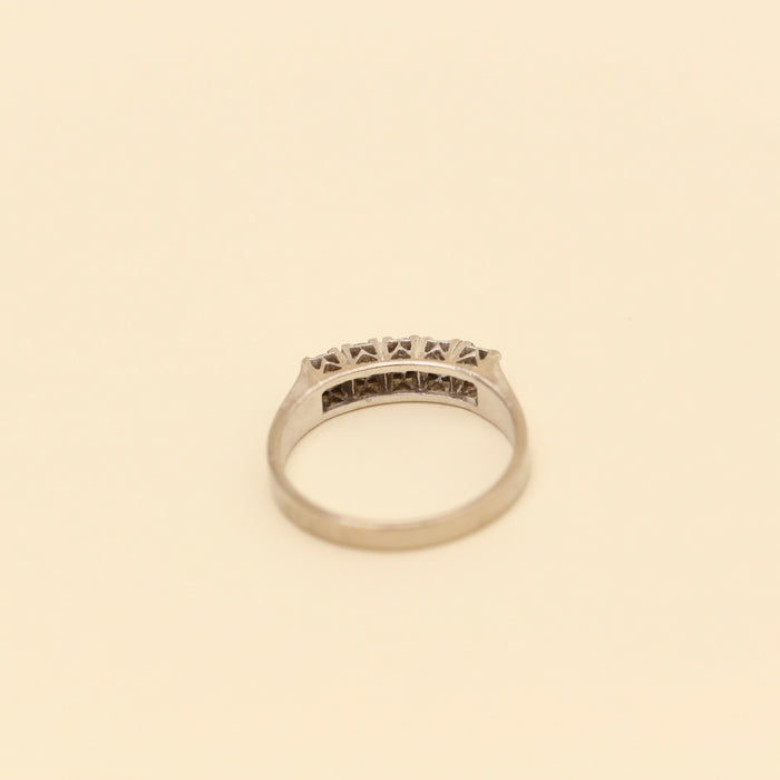 Ring i 14 karat med en hvid zirkon, str. 58