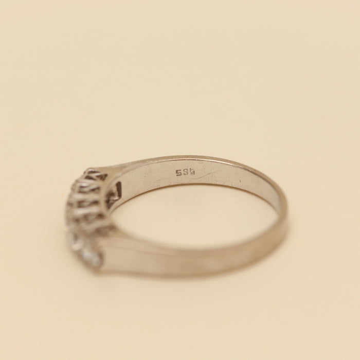 Ring i 14 karat med en hvid zirkon, str. 58